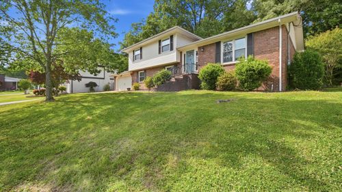 903 Brynewood Park Dr, Chattanooga, TN, 37415-2303 | Card Image