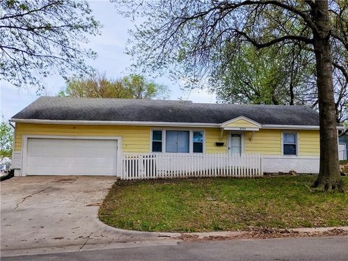 5133 N Cypress Ave, Kansas City, MO, 64119-3641 | Card Image