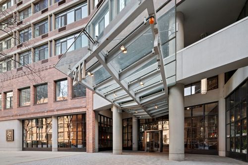 2106-211 E Ohio St, Chicago, IL, 60611-7211 | Card Image