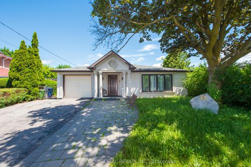 35 Waddington Cres, North York, ON, M2J2Z9 | Card Image