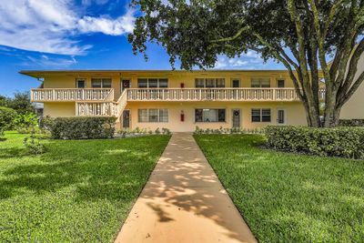 112 Coventry E, Condo with 2 bedrooms, 1 bathrooms and null parking in West Palm Beach FL | Image 2