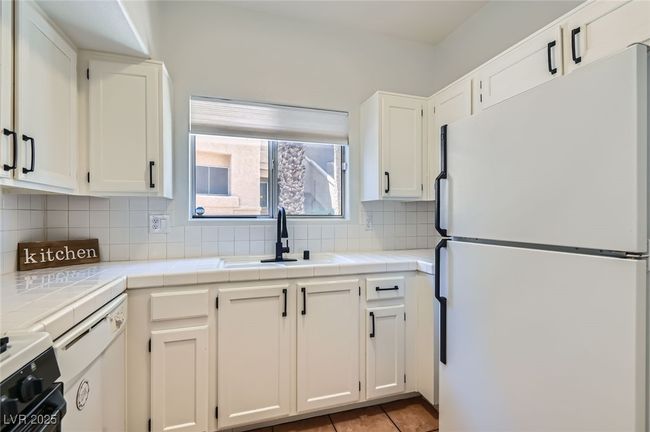 UNIT-112 - 900 Heavenly Hills Ct, Condo with 2 bedrooms, 2 bathrooms and null parking in Las Vegas NV | Image 13
