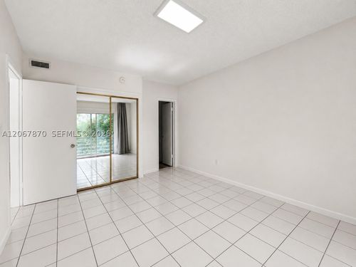 n214-20200 Ne 29th Ct, Aventura, FL, 33180-2055 | Card Image
