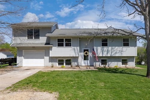 3272 Coral Ave Ne, Solon, IA, 52333-9374 | Card Image