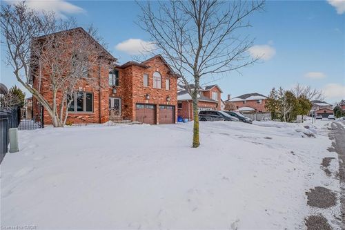 41 Candor Cres, Stoney Creek, ON, L8E4X6 | Card Image