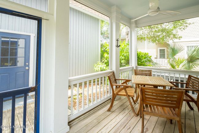 ENTERTAIN DINE ON SCRN PORCH | Image 35