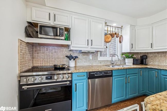 3193 Greenbough Cres, House other with 3 bedrooms, 3 bathrooms and 3 parking in Burlington ON | Image 12
