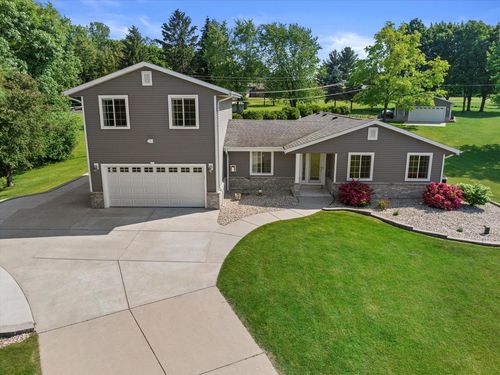 S93W23205 River Oaks Drive, VERNON, WI, 53103 | Card Image