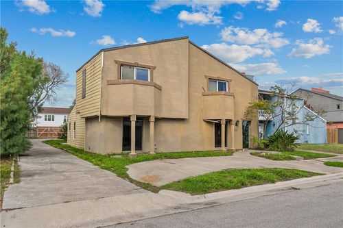 208 Circle Dr, Corpus Christi, TX, 78411-1233 | Card Image