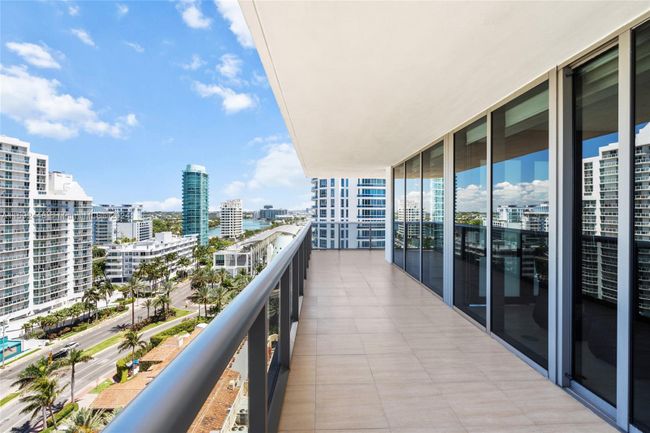 1507 - 5875 Collins Ave, Condo with 2 bedrooms, 2 bathrooms and null parking in Miami Beach FL | Image 24