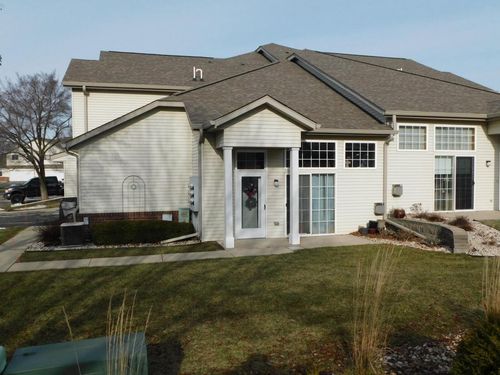 l-2412 Fox River Parkway, Waukesha, WI, 53189 | Card Image