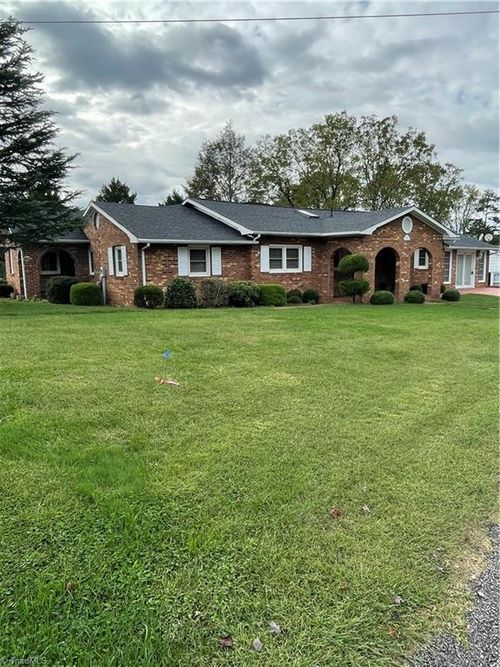 177 Circle St, Millers Creek, NC, 28651-8934 | Card Image