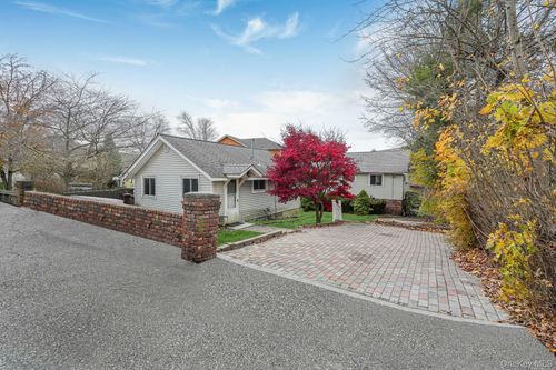 25 Teneyck Ave, Greenwood Lake, NY, 10925-2860 | Card Image