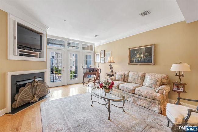 7108 Ravenscroft Rd, Condo with 2 bedrooms, 2 bathrooms and null parking in Clifton NJ | Image 6