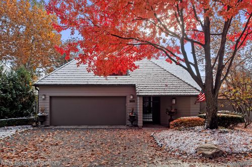 969 Bloomfield Woods, Bloomfield Hills, MI, 48304-2244 | Card Image