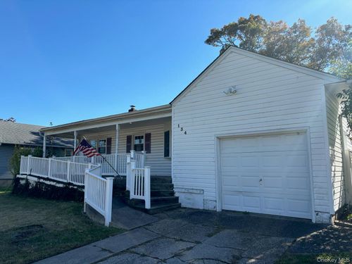134 Veronica Ln, Babylon, NY, 11703-5113 | Card Image