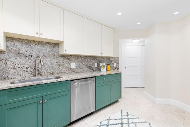 APT-303 - 3610 S Ocean Blvd, Condo with 2 bedrooms, 2 bathrooms and null parking in South Palm Beach FL | Image 11
