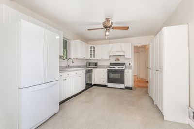 128 Fairview Avenue, House other with 3 bedrooms, 1 bathrooms and 2 parking in West Haven CT | Image 3