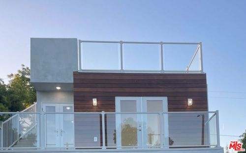 245 Windward Ave, Venice, CA, 90291-4102 | Card Image