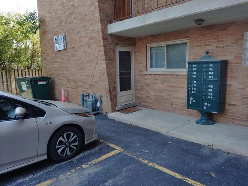 2a-16 Garfield St, Lombard, IL, 60148-2320 | Card Image