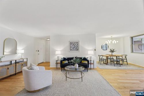 530 Valley Rd, Montclair, NJ, 07043-2729 | Card Image