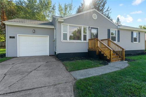 2035 Holbrook Rd, Poland, OH, 44514-1214 | Card Image