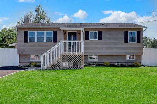 3107 Gull Ave, Medford, NY, 11763-1729 | Card Image