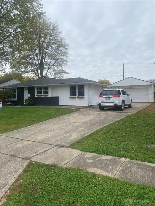 419 E Carpenter Dr, New Carlisle, OH, 45344-2528 | Card Image