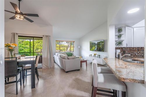 8109-8109 Nw 17th Mnr, Plantation, FL, 33322-5412 | Card Image