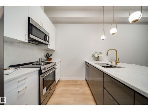 10531 117 St Nw, Edmonton, AB, T5H0A8 | Card Image