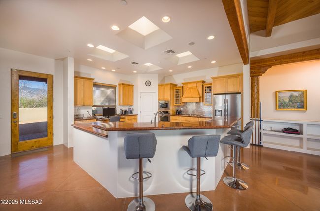 Kitchen with Breakfast Bar | Image 6