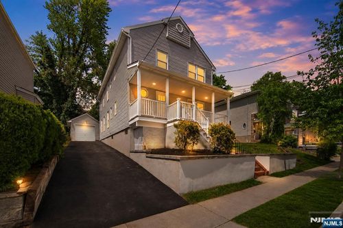 195 Van Winkle St, East Rutherford, NJ, 07073-1816 | Card Image