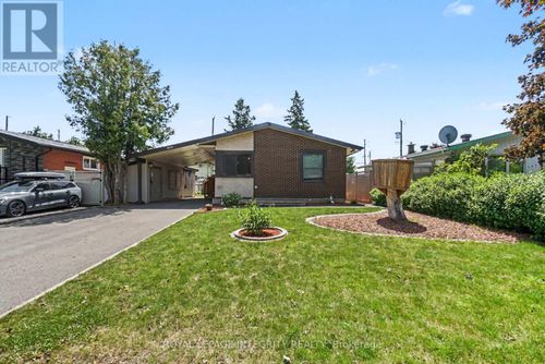 2450 Magnus Ave, Ottawa, ON, K1G1J8 | Card Image