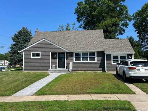 7 Mindy Ln, Westbury, NY, 11590-1649 | Card Image