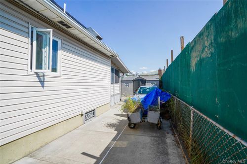 2163 Royce St, Brooklyn, NY, 11234-6222 | Card Image