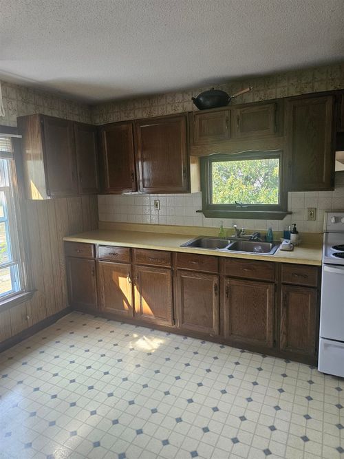 b-19 E Concord St, Dover, NH, 03820-3105 | Card Image