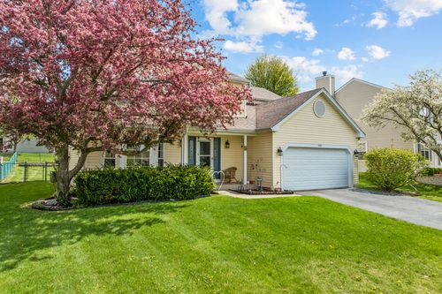 992 Mcphee Dr, Lake In The Hills, IL, 60156-1555 | Card Image