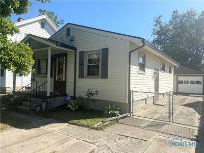 2333 Glendale Avenue, House other with 3 bedrooms, 2 bathrooms and 1 parking in Toledo OH | Image 1