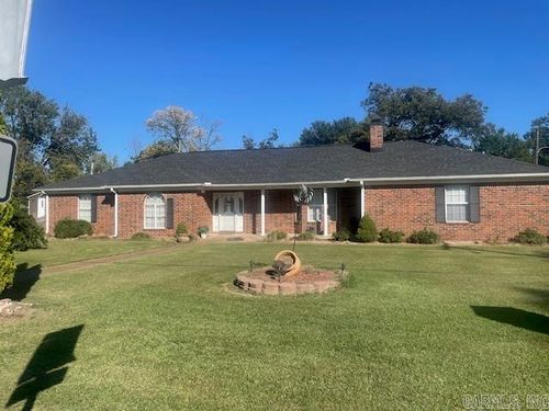 1104 N Main St, Stuttgart, AR, 72160-2934 | Card Image