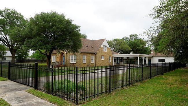 266 Monroe St, House other with 3 bedrooms, 3 bathrooms and 3 parking in Giddings TX | Image 24