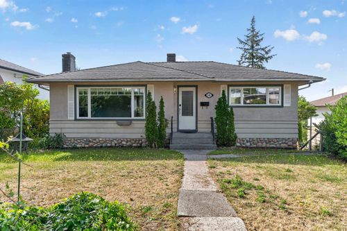 341 W 24th St, North Vancouver, BC, V7M2C7 | Card Image