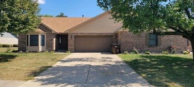 118 Old Carriage Drive, House attached with 3 bedrooms, 2 bathrooms and null parking in Englewood OH | Image 1