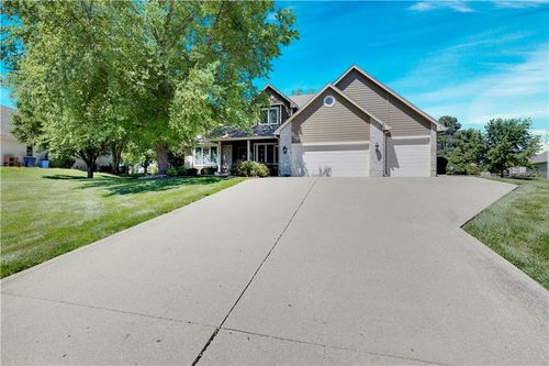 17713 157th Ter, Basehor, KS, 66007-7354 | Card Image