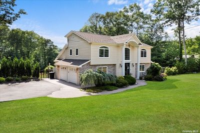 2 Susan Lane, House other with 4 bedrooms, 2 bathrooms and null parking in Dix Hills NY | Image 2