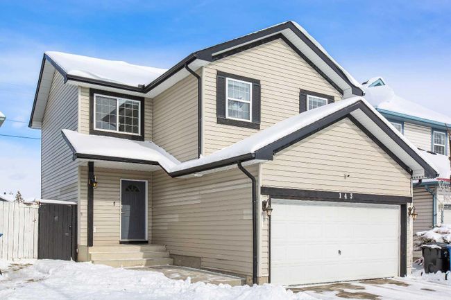 143 Bridlewood Circle Sw, Home with 3 bedrooms, 3 bathrooms and 4 parking in Calgary AB | Image 2