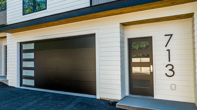 East facing entry, middle unit | Image 4