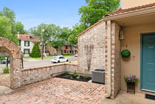 apt-m-201 W Craig Pl, San Antonio, TX, 78212-3469 | Card Image