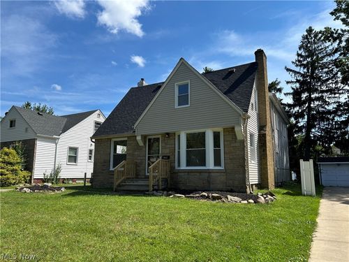 10117 Chesterfield Dr, Parma Heights, OH, 44130-2020 | Card Image