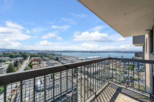 1906-145 St Georges Ave, North Vancouver, BC, V7L3G8 | Card Image