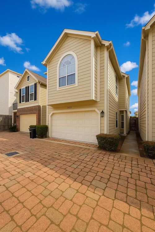 2939 Clinton Dr, Houston, TX, 77020-8403 | Card Image